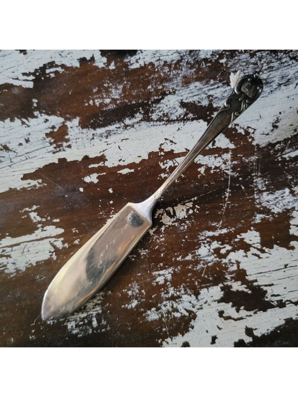 Vintage E&J Leek Butter Spreader Scroll Pattern With Monogram English Silverplat